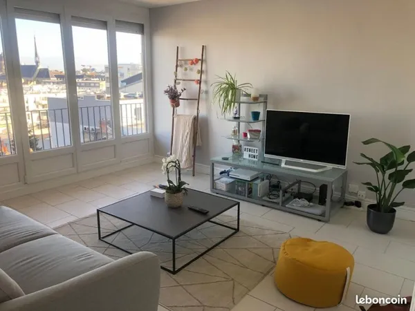 Appartement meublé tout proche du centre-ville de Reims, belle vue Cathédrale