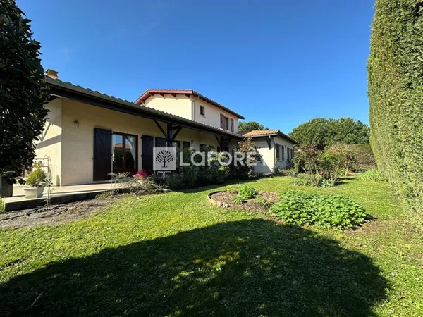 Maison 9 pièces 217 m²