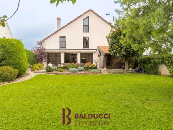 Spacieuse Maison Familiale avec Jardin et Piscine