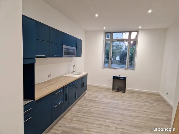 À Louer : Appartement Entièrement Rénové aux Normes 2020 - 75 m² RDC avec 2 Chambres, Salon, Salle à