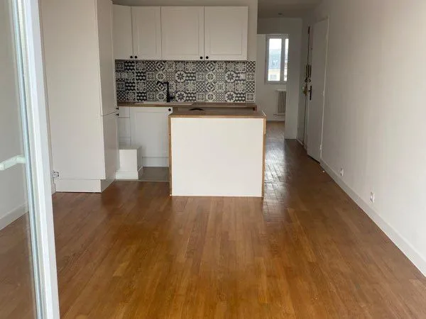 Appartement F2/3- Refait à Neuf