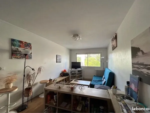 Colocation une chambre disponible