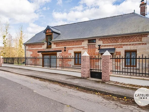 Maison familiale de 143m² avec jardin et dépendances à Mauregny-en-Haye