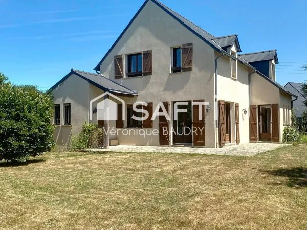 Maison 175 m² env. dans le centre de Châteaubourg