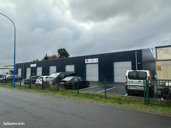 Loue local d'activité 150 m2 bureau stockage atelier