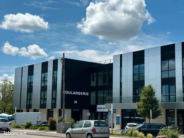 Charbonnières-Halles de l'ouest bureaux récents, 76,49 m2 modulables, 2 emplacements parking, 2ème é