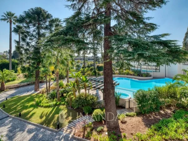 CANNES - 160 M2 - RÉSIDENCE HAUT STANDING