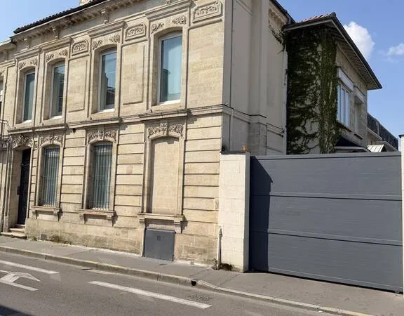 Maison 9 pièces 300 m²