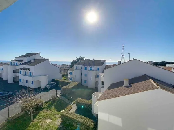 VUE MER - BEL APPARTEMENT AU DERNIER ETAGE