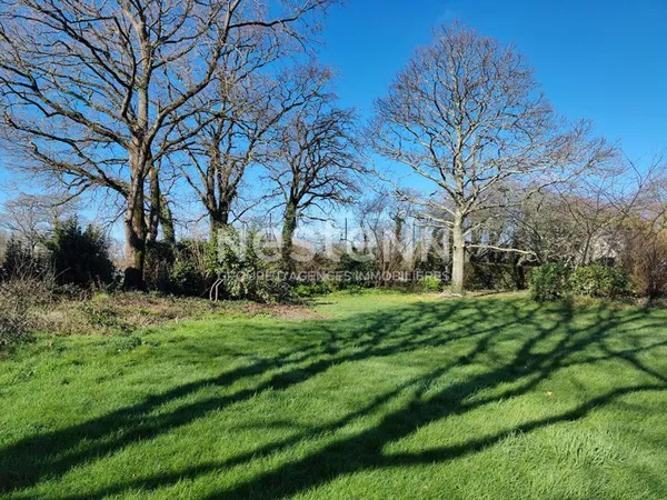 Terrain Surzur 596 m2 viabilisé? Calme et arboré, idéal construction