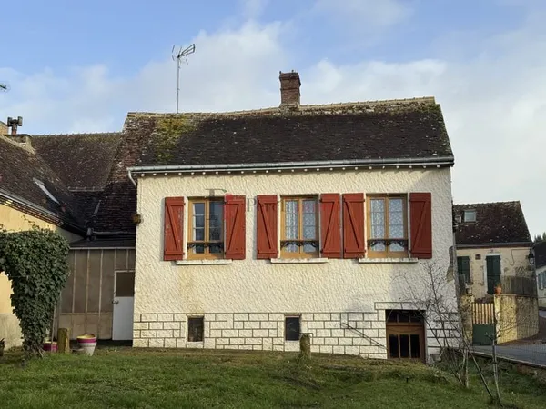 MAISON FAMILIALE SITUEE EN VILLAGE