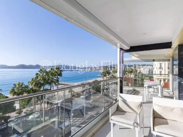 CANNES CROISETTE - Appartement d'exception boulevard de la Croisette
