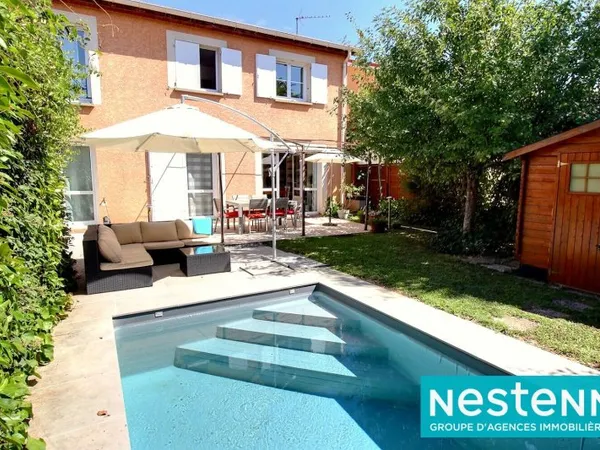Maison 4 chambres + bureau, piscine, très bon etat, proche commoditiés, calme, buanderie,tram