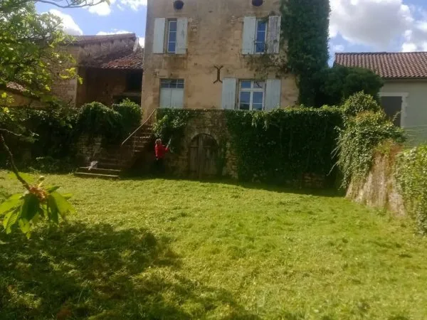 Maison avec potentiel locatif centre Saint Claud