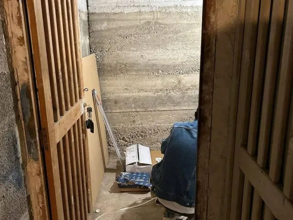 Cave 8 m²