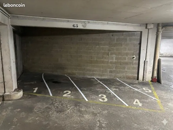 Location Place Parking Moto