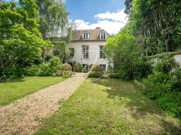 Marnes-la-Coquette - PLACE DU VILLAGE - Maison ancienne à vendre - 347,71m² - Terrain 616m².