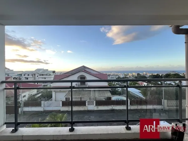 Bel appartement F3 Rampes de St François vue Océan
