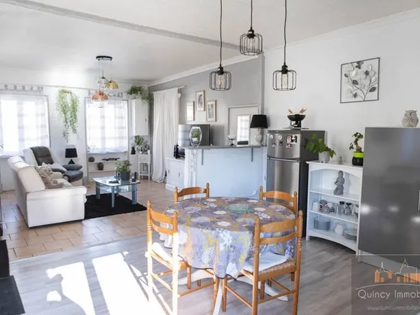 À Voutenay-Sur-Cure, maison de village avec 3 chambres en vente