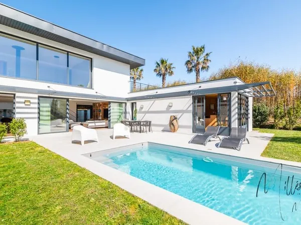 BIARRITZ, CONTEMPORAINE PROCHE DU LAC MARION