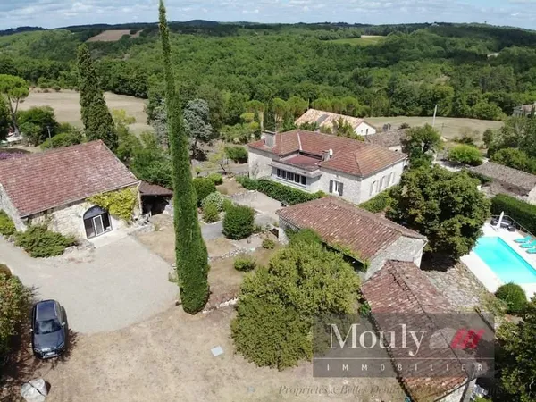 ENSEMBLE QUERCYNOIS AUTHENTIQUE AU COEUR D'UN JOLI HAMEAU