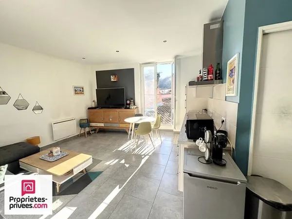 RIANS Appartement T2 loué refait à neuf Plein sud