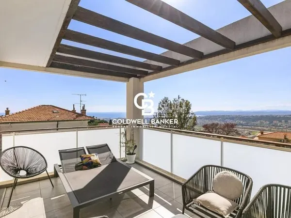 Superbe 3 pièces de 87 m² entièrement rénové - 51 m² de terrasses avec vues panoramiques mer et coll