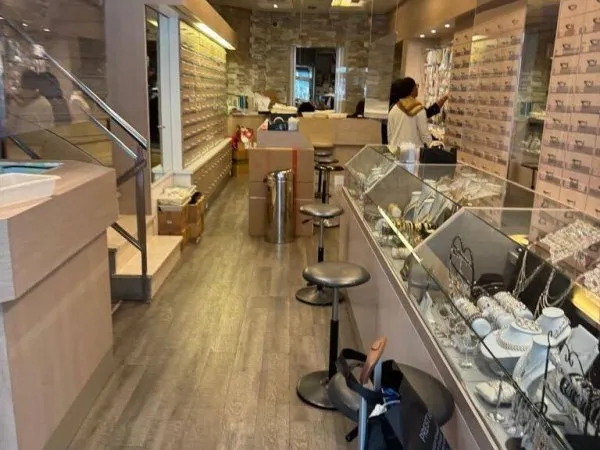 Boutique 100 m²