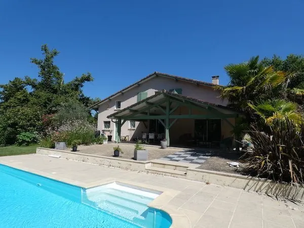 40700 HAGETMAU / MAISON T6 DE 185 M2 ENVIRON / 5 CHAMBRES / PISC