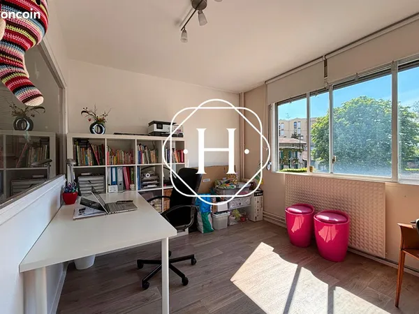 Local 101 m² TASSIN LA DEMI LUNE