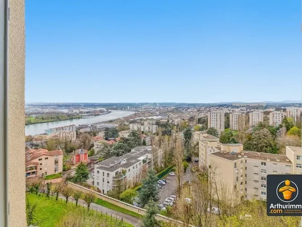 Appartement 3 pièces proche des commodités avec ascenseur