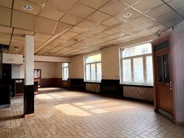 Local commercial 114 m²