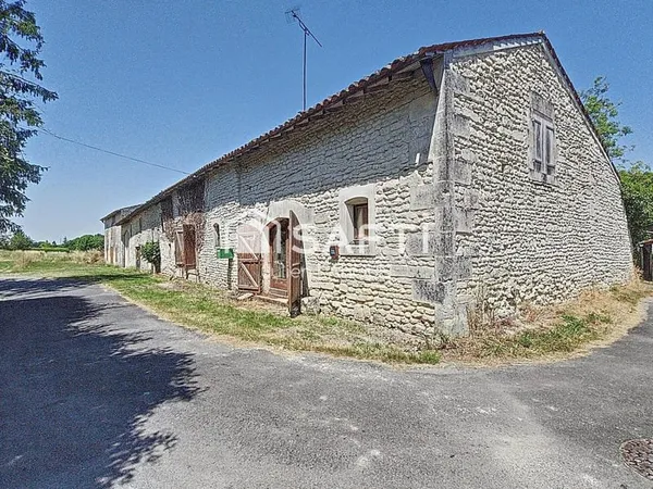 Maison en pierre à restaurer avec son terrain