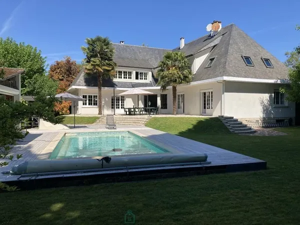 Maison Vente Fontainebleau 10p 318m² 895000€
