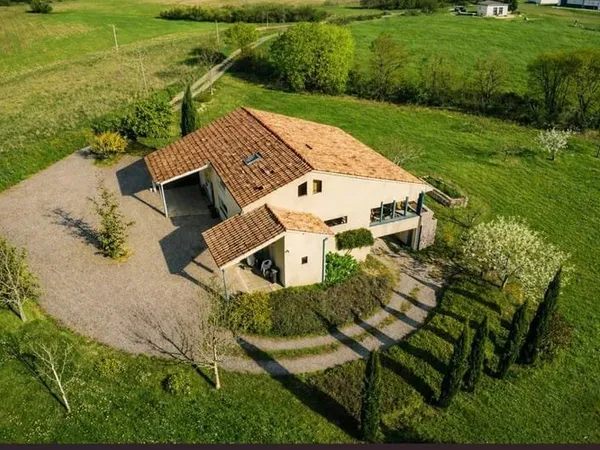 Maison lumineuse avec vue panoramique