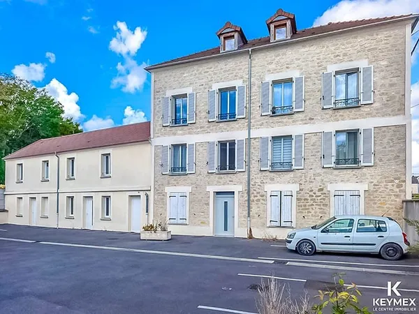 Immeuble à Persan 350m2