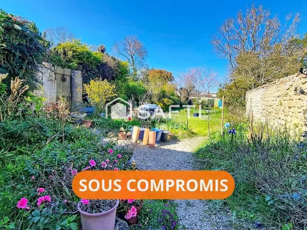 Maison de bourg - 2 chambres - Garage - Chai - Jardin