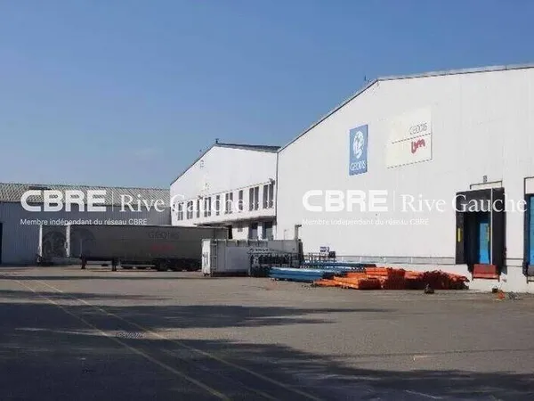 Entrepôt 5644 m²