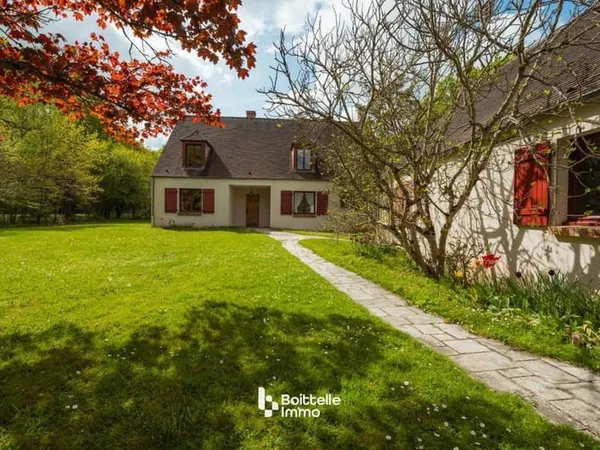 Maison traditionnelle familiale au calme 5 chambres sur 6600m²