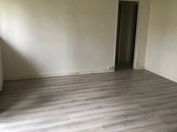 Beau studio ensoleillé à vendre