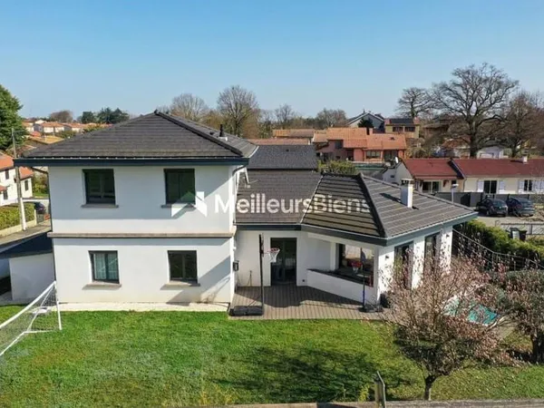 Maison 8 pièces 272 m²