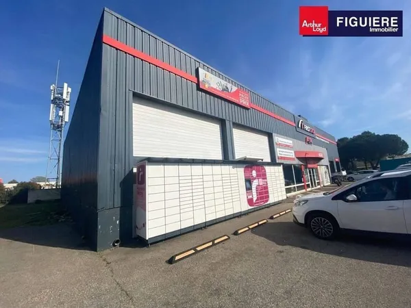 Local commercial 751 m²