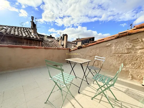 Agde centre historique. Maison de ville avec terrasse tropézienne