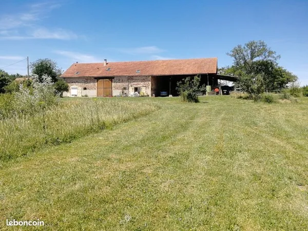 Ancienne grange réhabilitée en maison d'habitation de 310 m2, terrain de 1,4 Ha, dépendance, vue dom