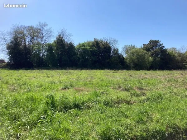 Terrain 743 m² Bourg