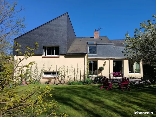 Maison d'architecte à Mont-Saint-Aignan (76130)