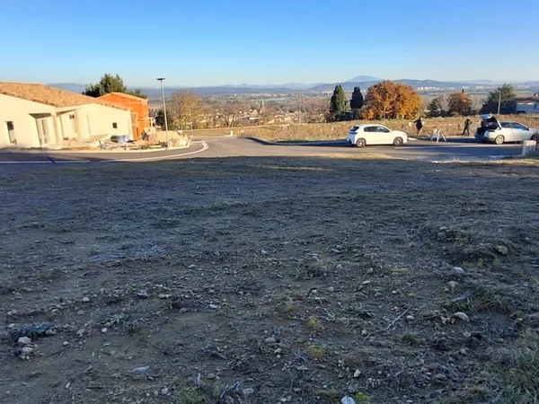 A vendre, sur les hauteurs de Bourg St Andeol, terrain constructible de 565m²
