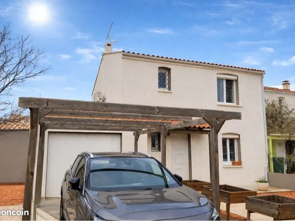 Ravisante villa avec belle piscine et grande pièce à vivre