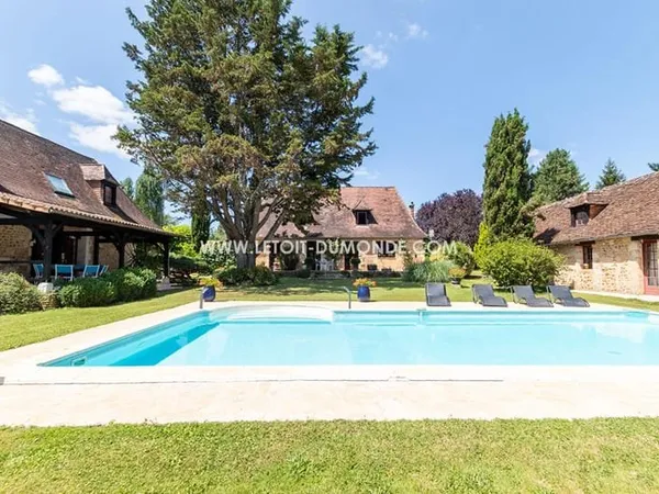 Belle maison en Pierre avec Gites, piscine, étang, terrain