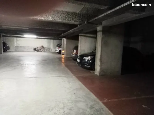 PARKING 78 rue Petit - 150m du Métro Ourcq